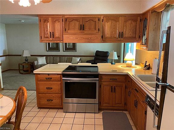 3rd image of 1025 Meadview Dr