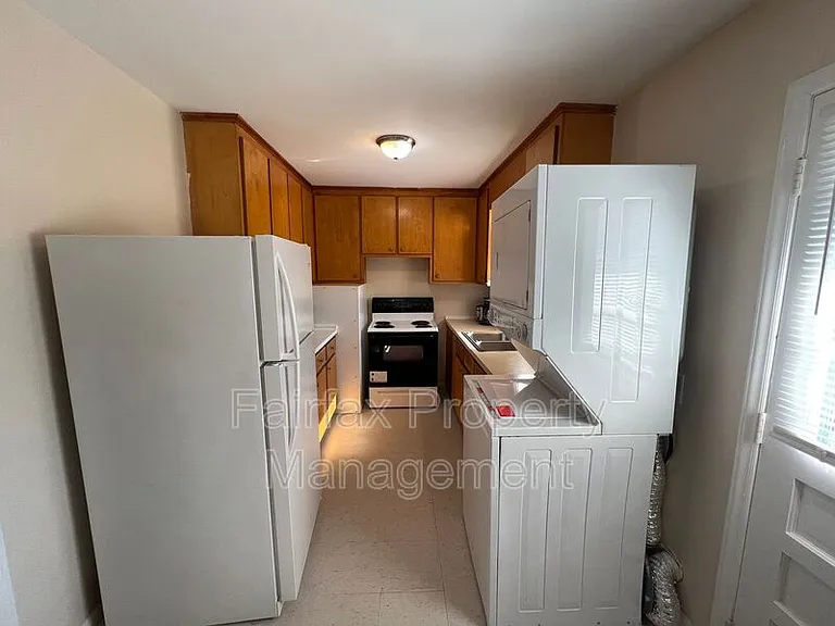1941 Morehead Ave — Photo 5