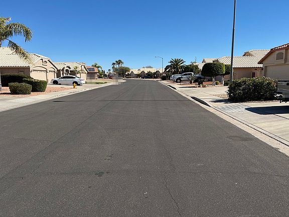 4th image of 10012 W Mohawk Ln