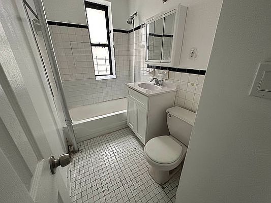 4th image of 2337 Andrews Ave N #1A