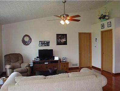 2nd image of 2057 Santuomo Ave