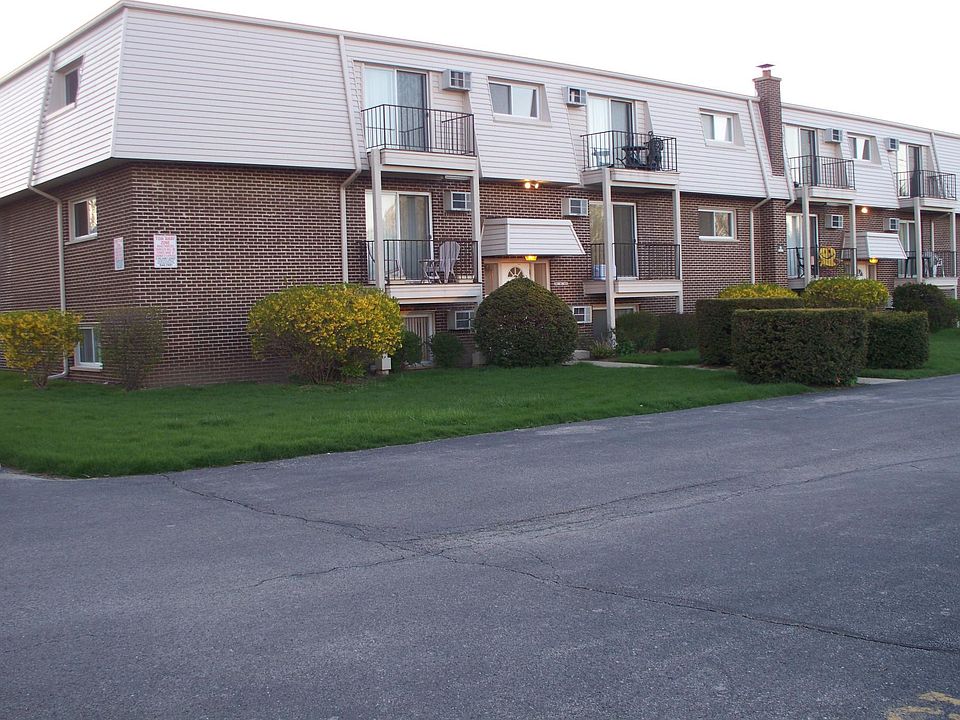1st image of 1 Hawthorne Ln #303