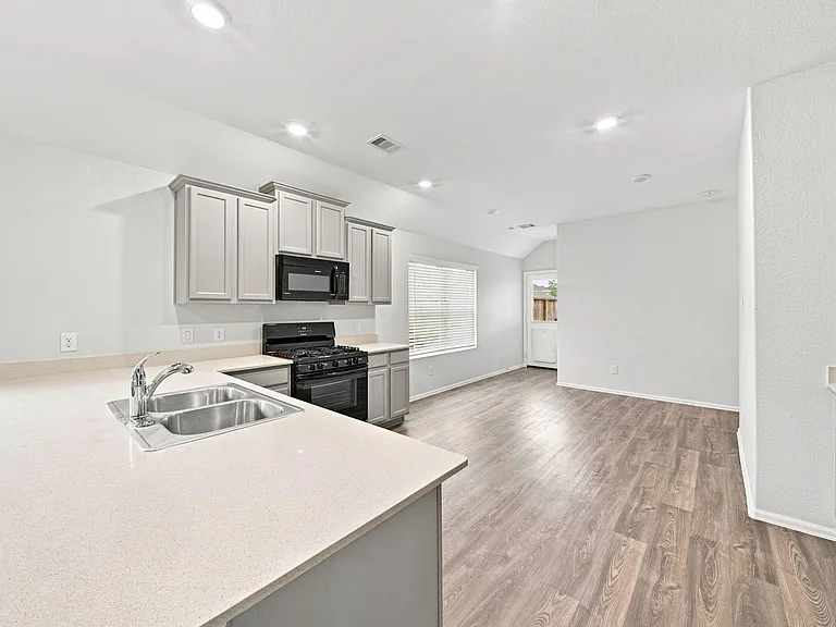 19114 Sangro Dr — Photo 11