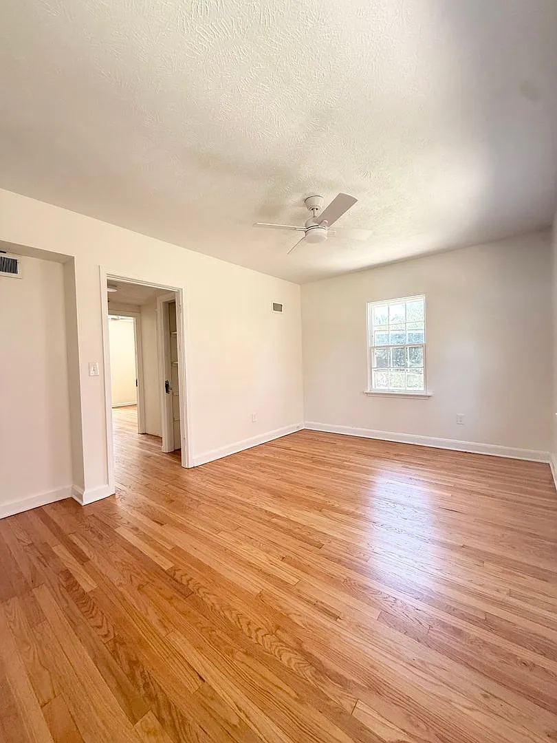 Newly Remodeled 3 Bedroom! Coming Soon! — Photo 2