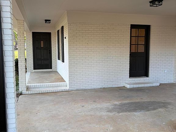 3rd image of 690 Cox Ave