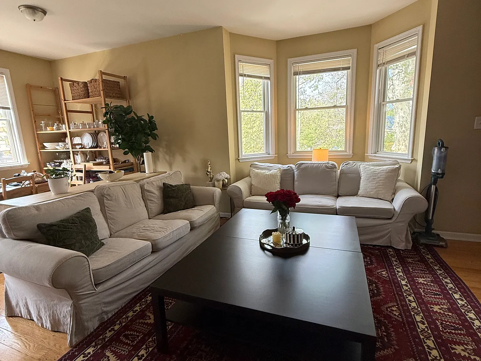 5 bed, 2000 sqft, $3,000 — Photo 1