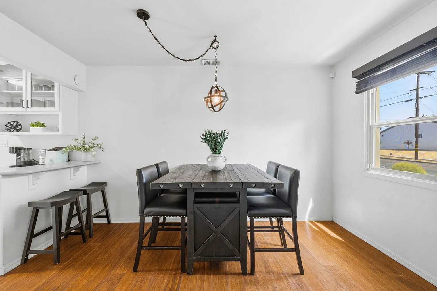 3 bed, 1.0 bath, $8,897 — Photo 4