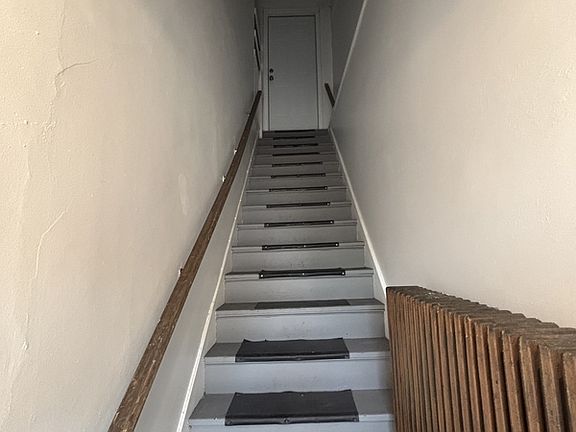 3rd image of 809 Broadway Ave Floor 2