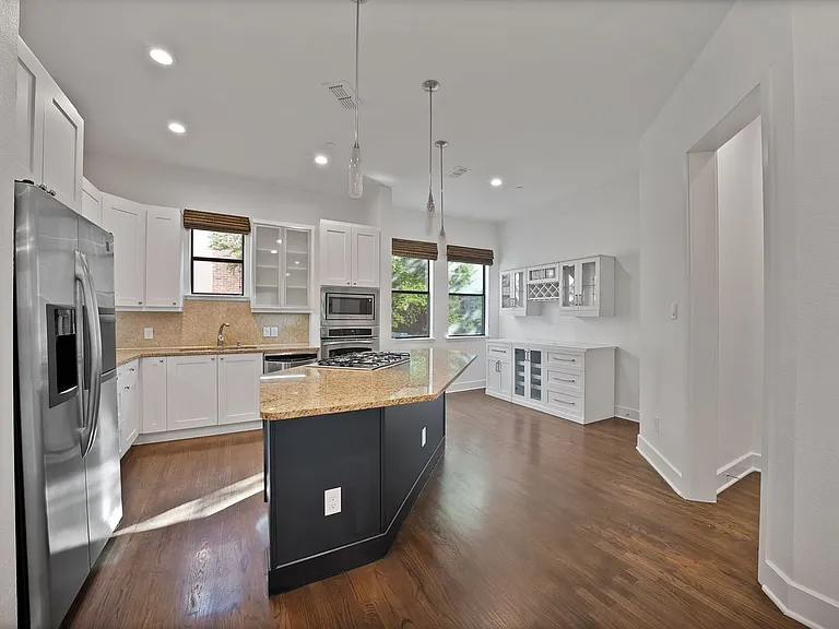 2420 Hugo St #3 — Photo 48