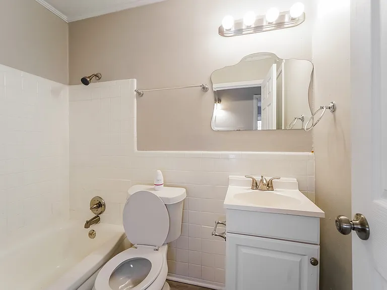558544_029_bathroom_13544157.jpg