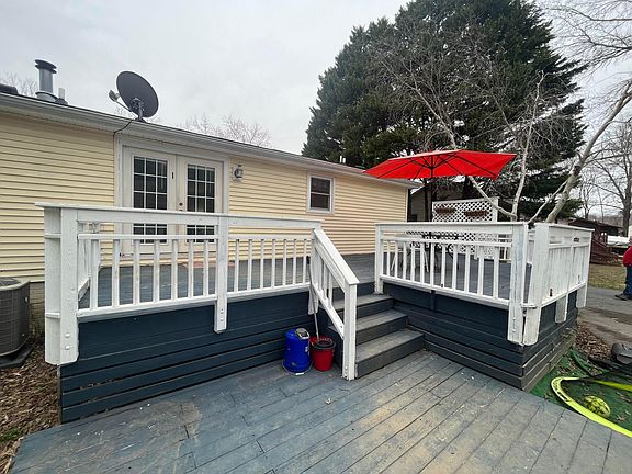 3rd image of 2030 Dewey Dr