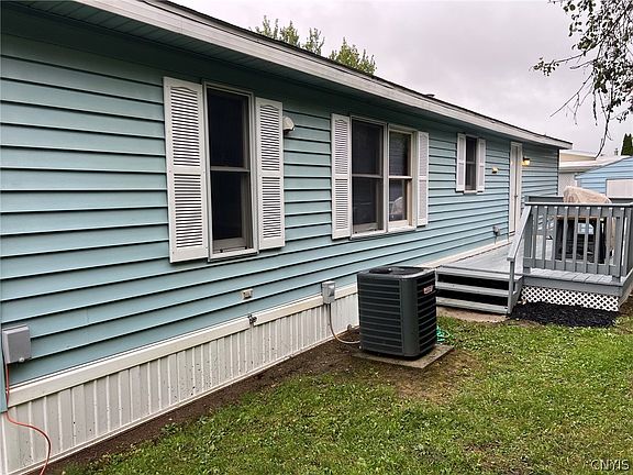 5th image of 8 Applewood Blvd
