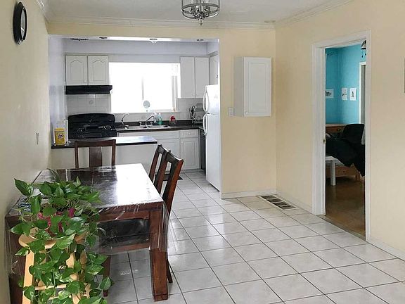 4th image of 272 Essex Ave