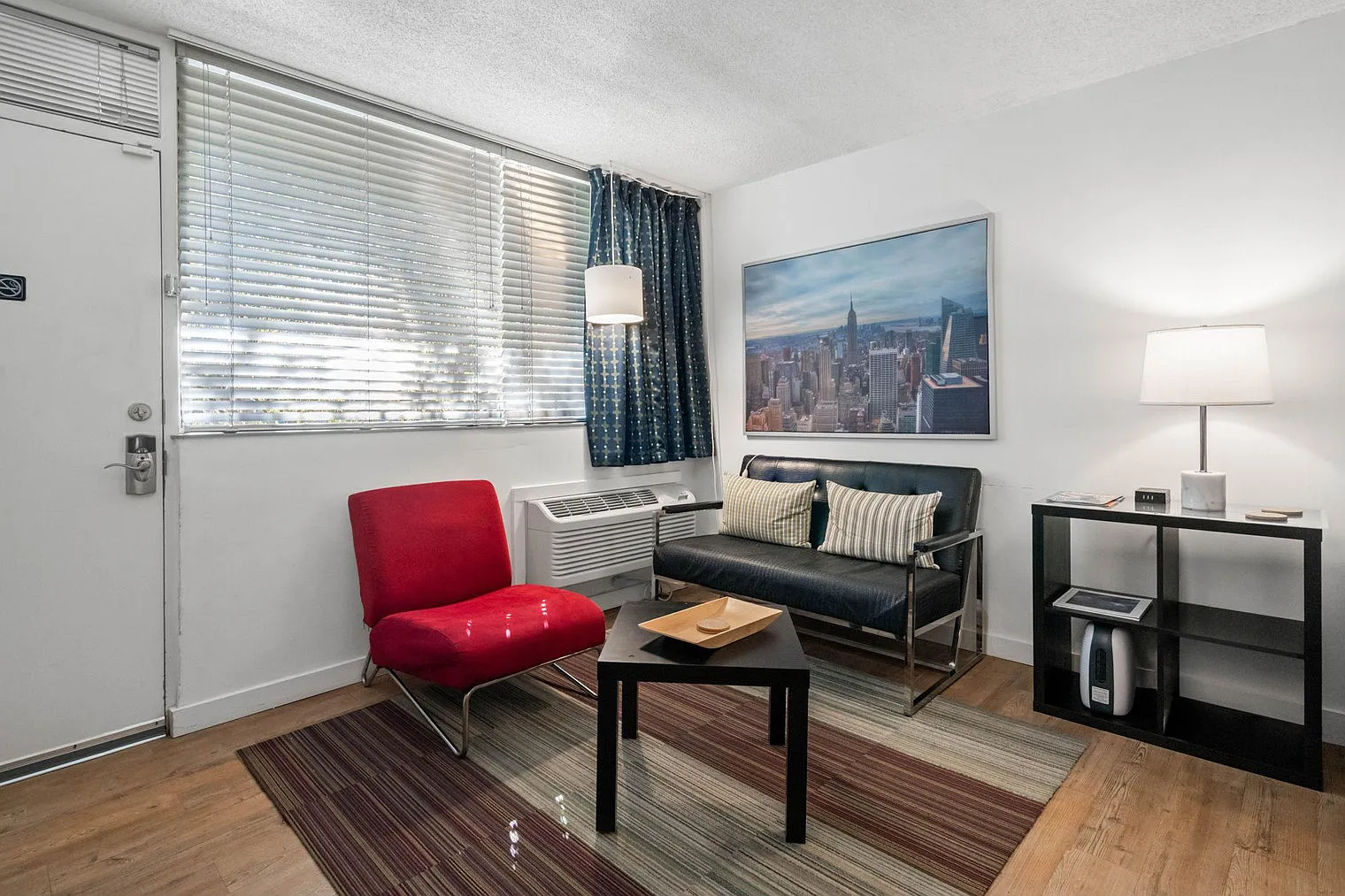 1 bed, 1.0 bath, 301 sqft, $2,925 — Photo 3