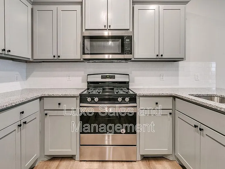 8002 NW 105th Ter — Photo 11