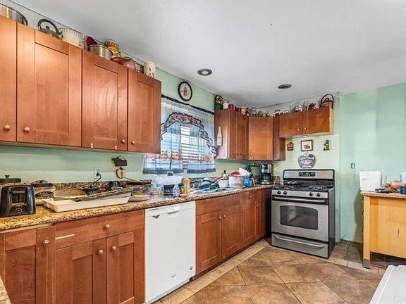 3rd image of 2049 Madera St