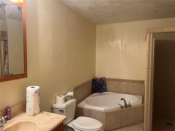 5th image of 219 Cobb St