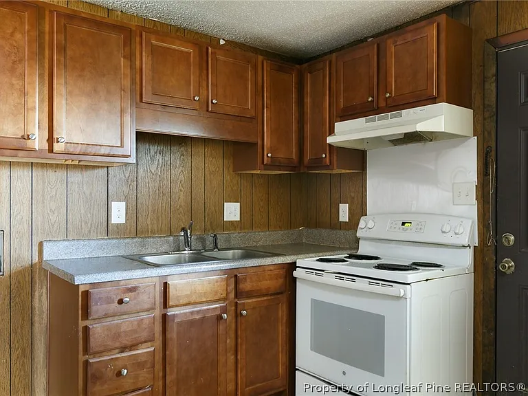 1045 Rulnick St #B — Photo 6