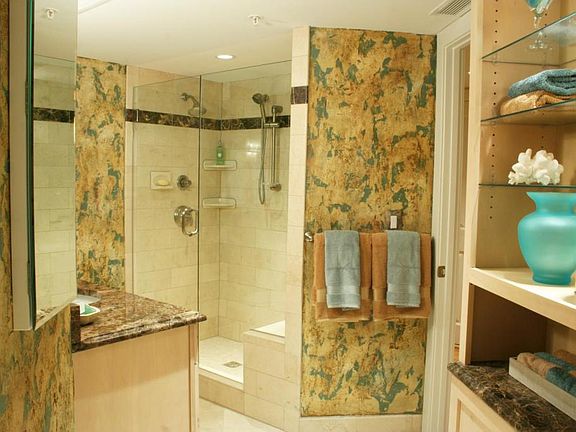 5th image of 1325 N Pierce St #302