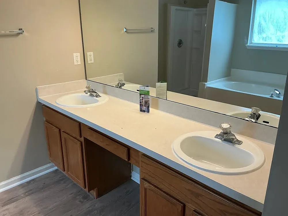 4 bed, 2.5 bath, 2594 sqft, $2,075 — Photo 4