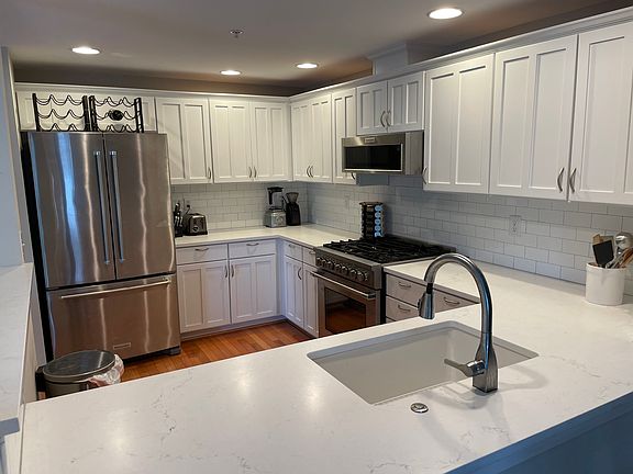 Large gourmet kitchen