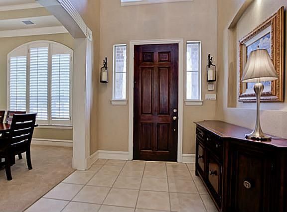 4th image of 3406 White Oak Dr