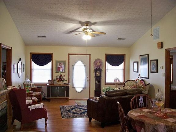 2nd image of 75 Castle Rock Dr