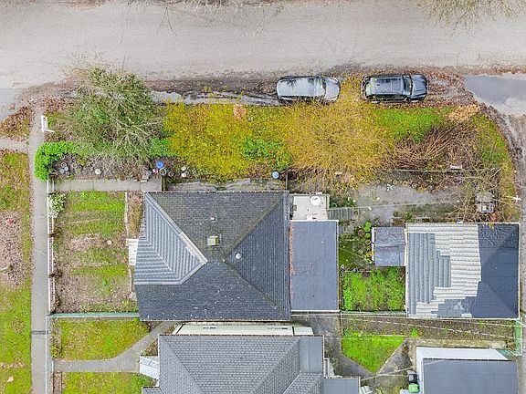 2nd image of 1805 E 51st Ave