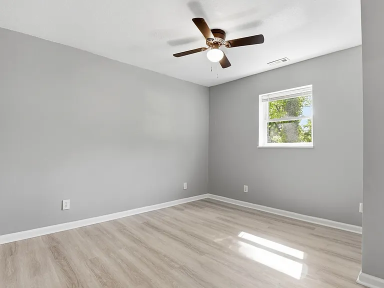 1200 Grady St — Photo 10