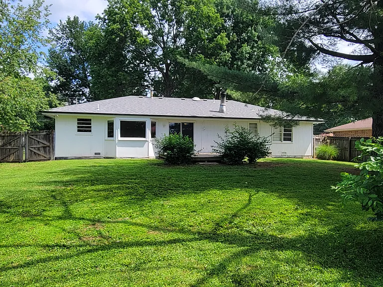 2804 E Linwood St — Photo 24