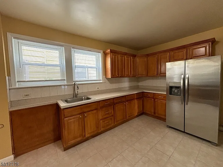 58 Maple Ave — Photo 3