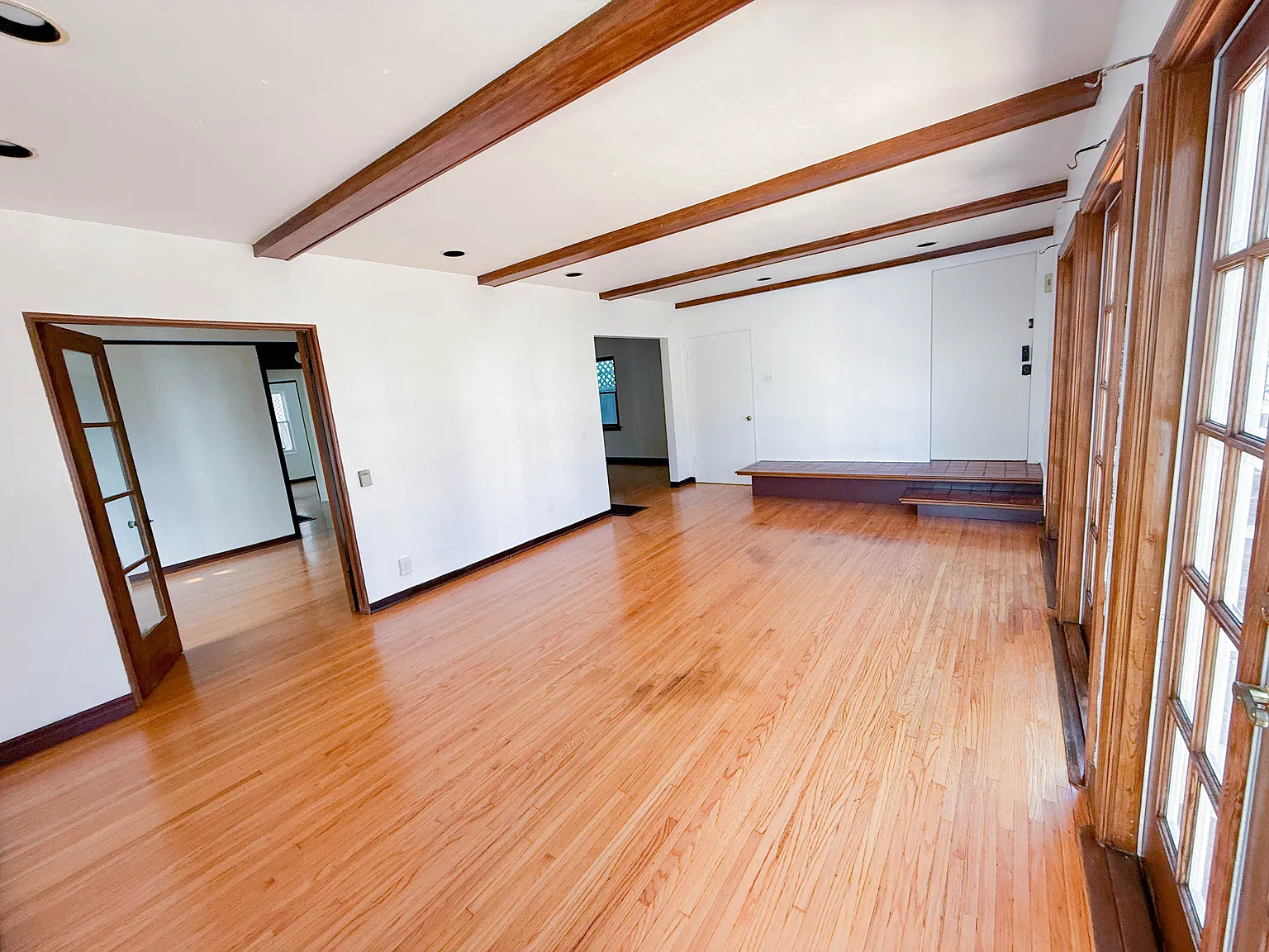 3 bed, 1350 sqft, $4,295 — Photo 3