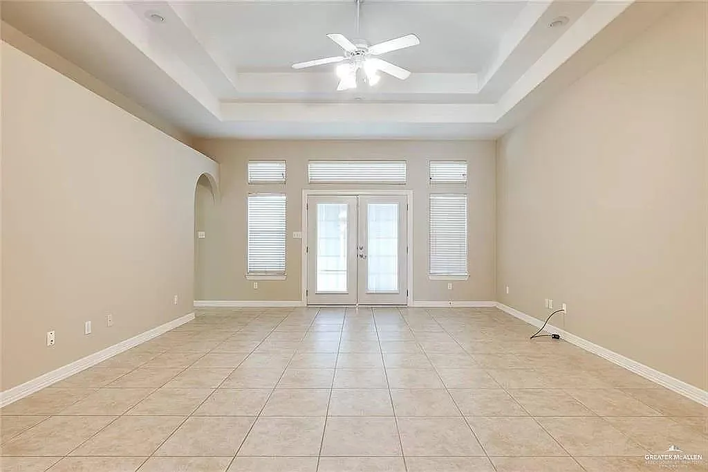 4 bed, 2.5 bath, 1885 sqft, $1,950 — Photo 2