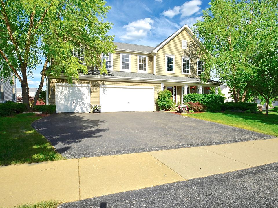 1st image of 401 Blue Heron Cir