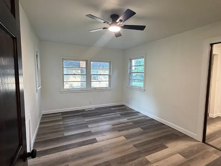 2116 W Elm St — Photo 13