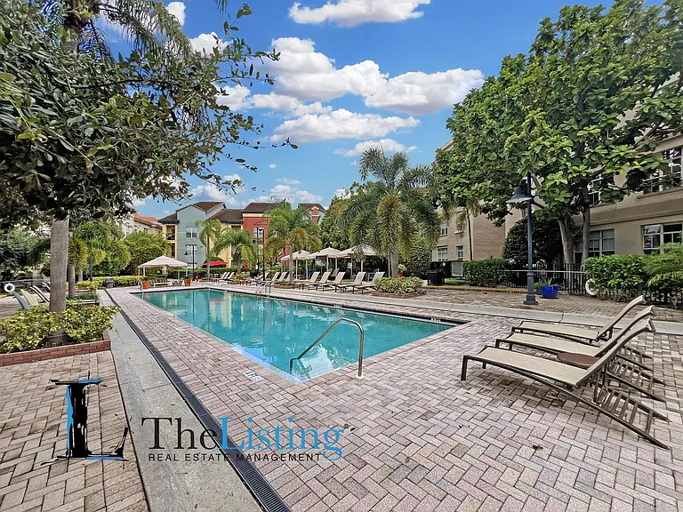 2411 W Horatio St #532 — Photo 21