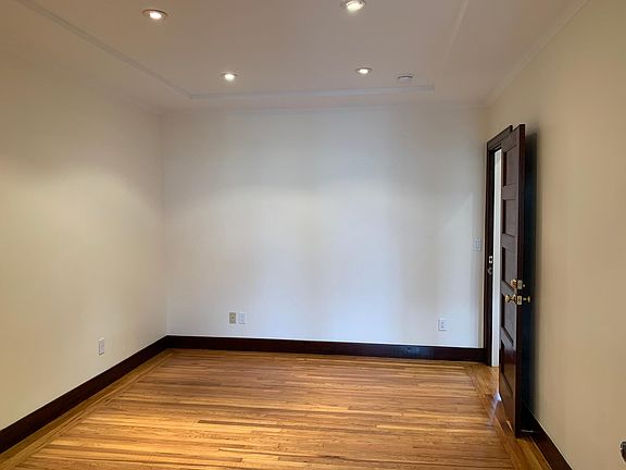 4th image of 226 Victoria St
