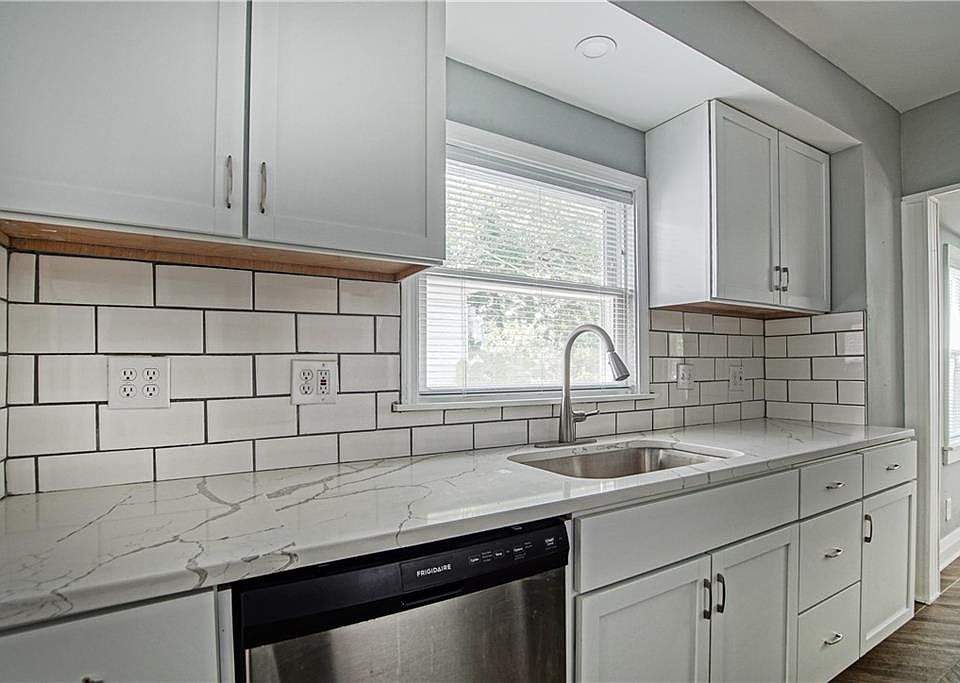 1st image of 2944 Lockridge Ave