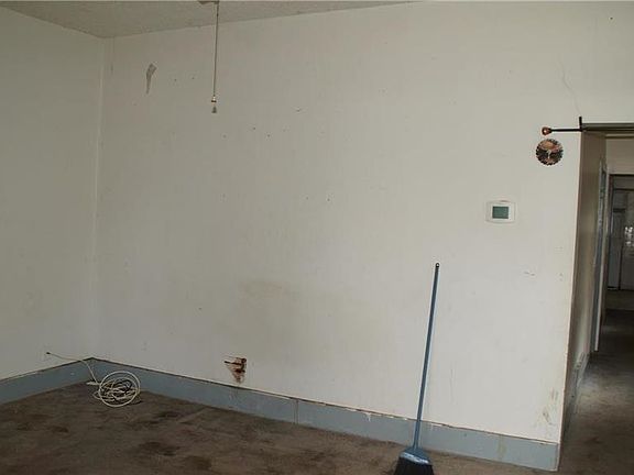 2nd image of 711 Dakota St