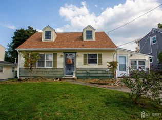 14 Elm Ter, Parlin, NJ 08859