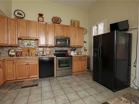 4th image of 802 Spain St #3