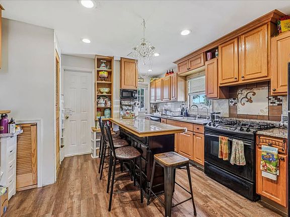 3rd image of 45 Katz Ave