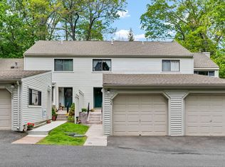 24 Farmington Chase Cres, Farmington, CT 06032