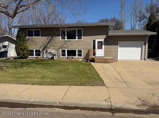 895 Custer St, Dickinson, ND 58601