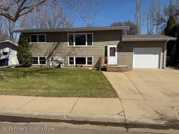 895 Custer St, Dickinson, ND 58601