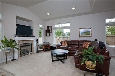 5th image of 227 196th Pl Sw 102 #102