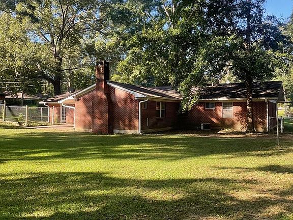 2nd image of 201 Live Oak Dr