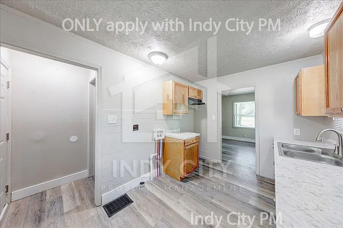 3220 E 34th St — Photo 11