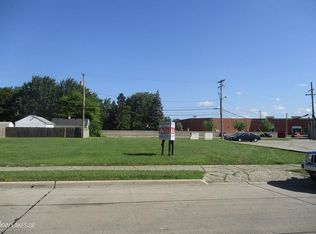 20457 Lakeworth St, Roseville, MI 48066
