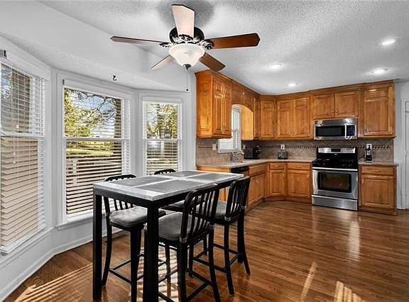 4th image of 1502 NW Woodcreek Cir